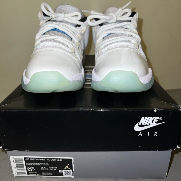 Jordan 11 Low - Picture 3 of 12